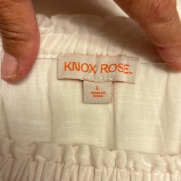 beautiful on or off the shoulder blouse w/appliqué on sleeves - Picture 9 of 10